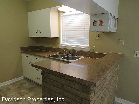 5th image of 907 Sumner Dr