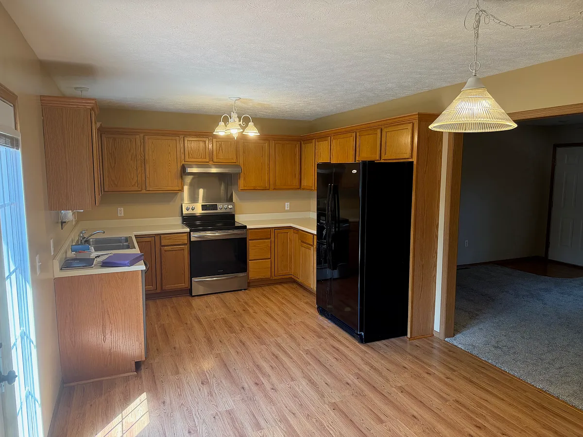Building Photo - 8900 Brookside Cir
