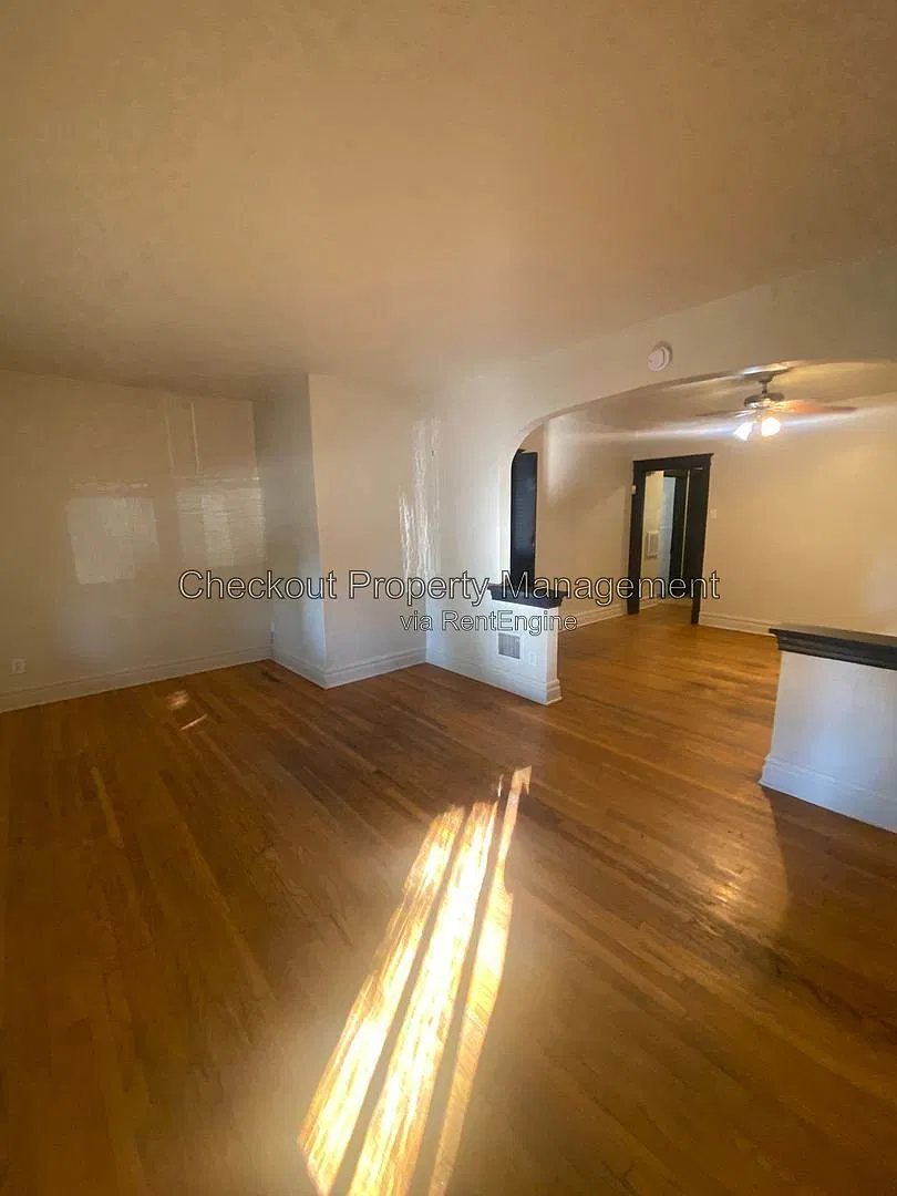 2 bed, 1.0 bath, $1,095 — Photo 4