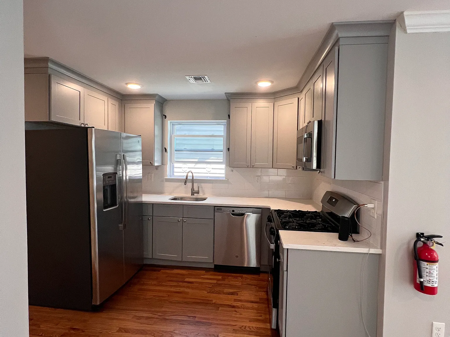 241 Franklin St — Photo 4