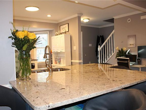5th image of 20 Corwin Cir