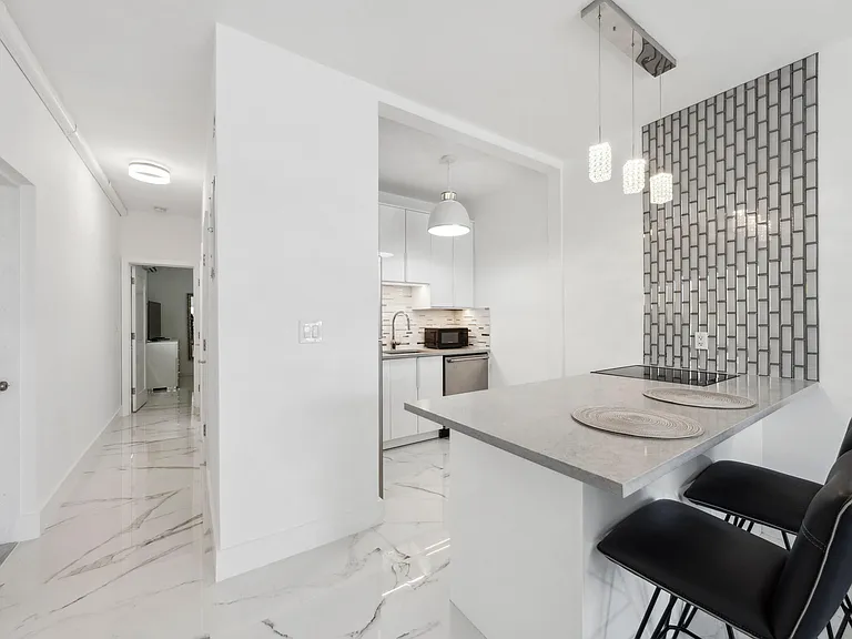 810 SE 22nd Ave #103 — Photo 11