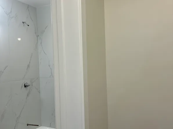 31-85 Crescent Street image 4 of 29