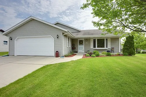 W198N16538 Linden Dr photo 1