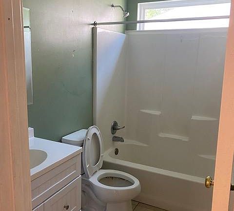 5th image of 255 Chatrian St