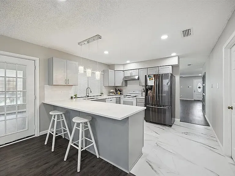 1706 Delaford Cir — Photo 3