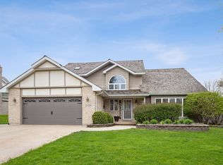 1016 Windsor Dr, Shorewood, IL 60404