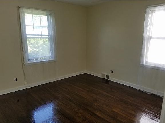 5th image of 30 Woodland Ave
