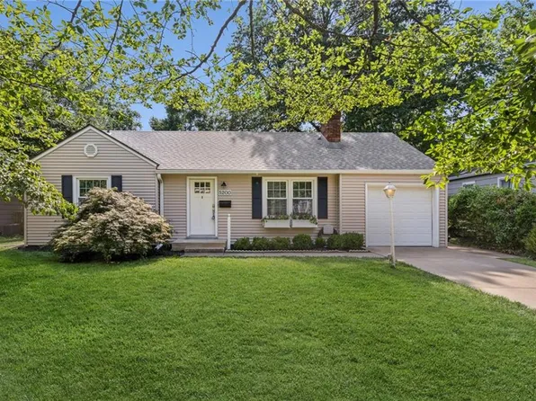 5200 Ash St, Roeland Park, KS 66205