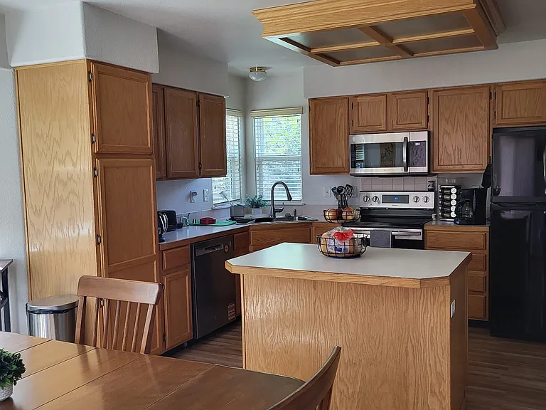 455 Derry Dr — Photo 4