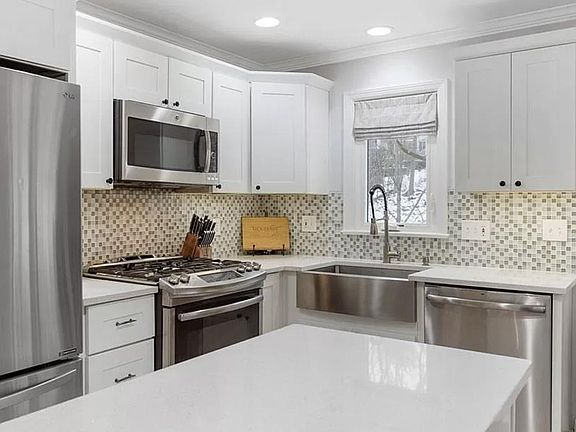 4th image of 6 McKendry Ct