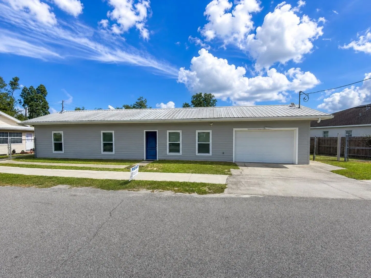 Stunning South Lakeland Rental Loaded With Upgrades Inside & Out! — Photo 3