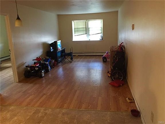 2nd image of 80 Taft Ave APT 4