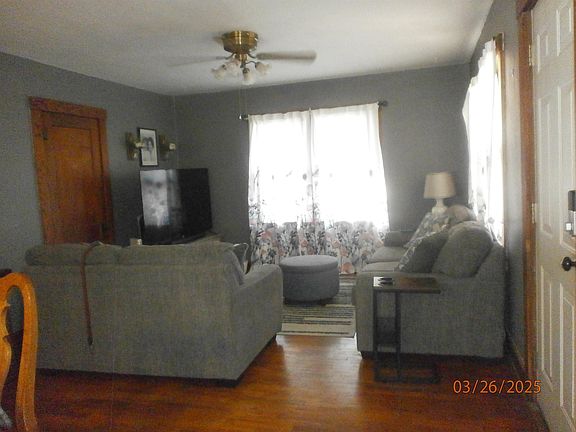 4th image of 129 W Beloit Ave