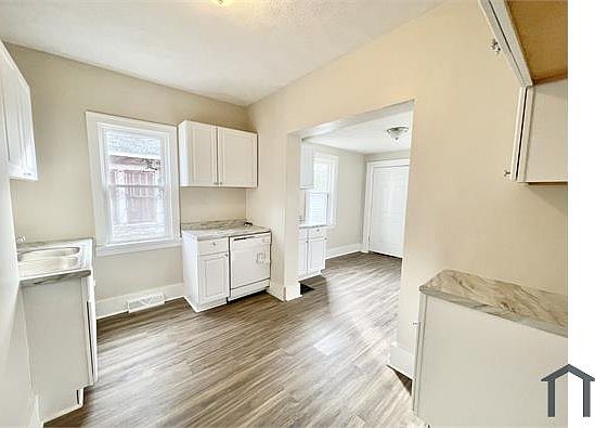 4th image of 3444 Broadway