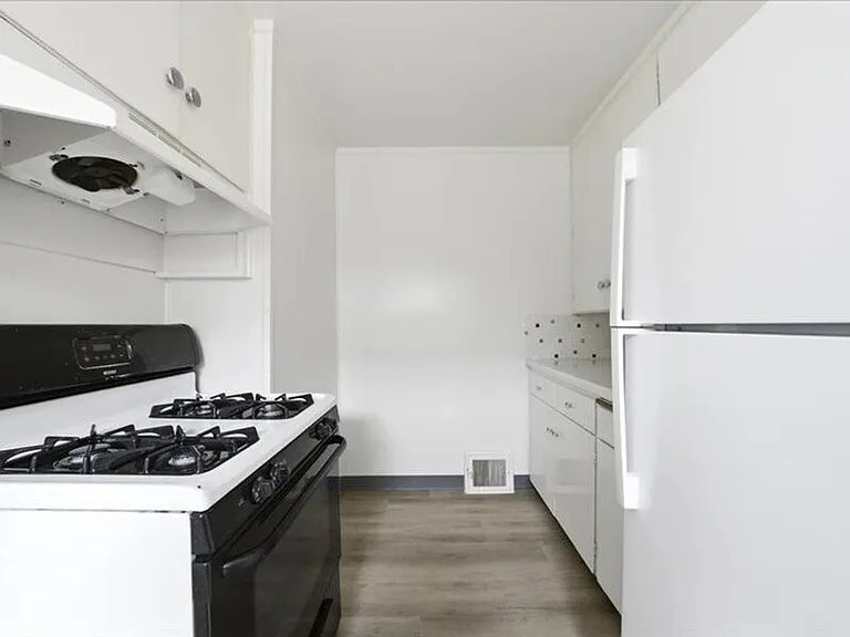 1347 Thayer Dr — Photo 14