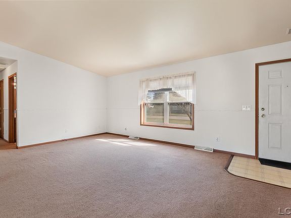 2nd image of 260 Main St