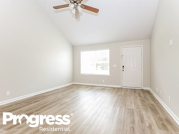 3rd image of 2816 Roscommon Dr