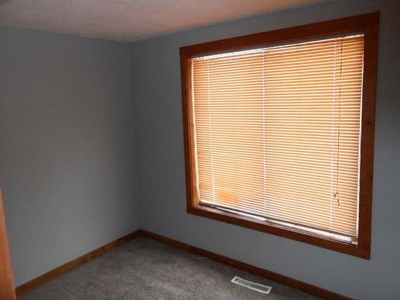 3rd image of 1121 Clermont St