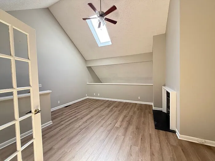 431 Belle Pointe Dr — Photo 3