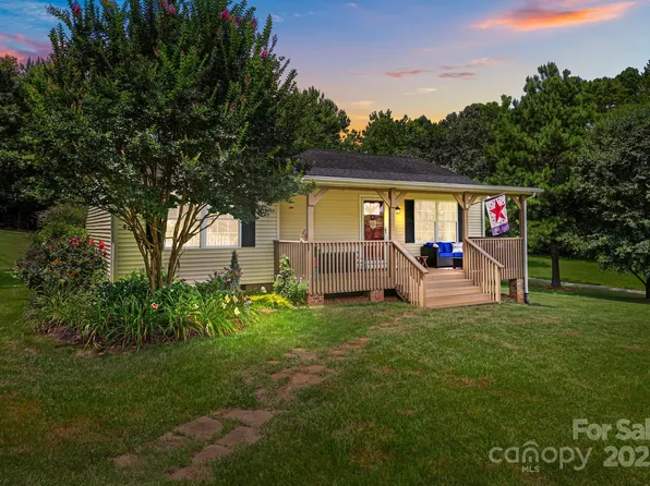 201 N Ferry St, New London, NC 28127