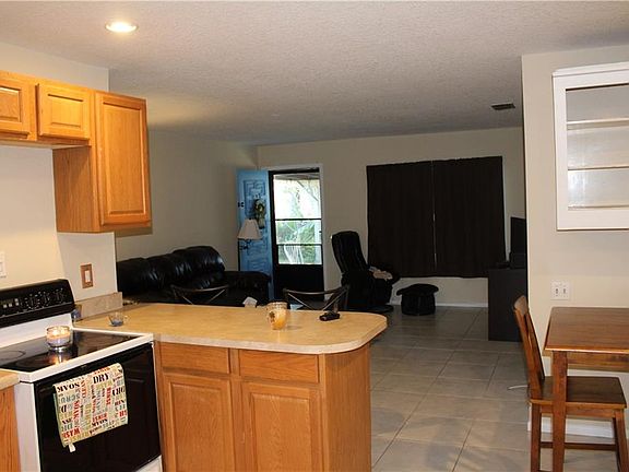 3rd image of 6431 SE Clairmont Pl