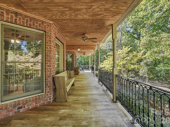 5th image of 380 Laurel Hill Rd