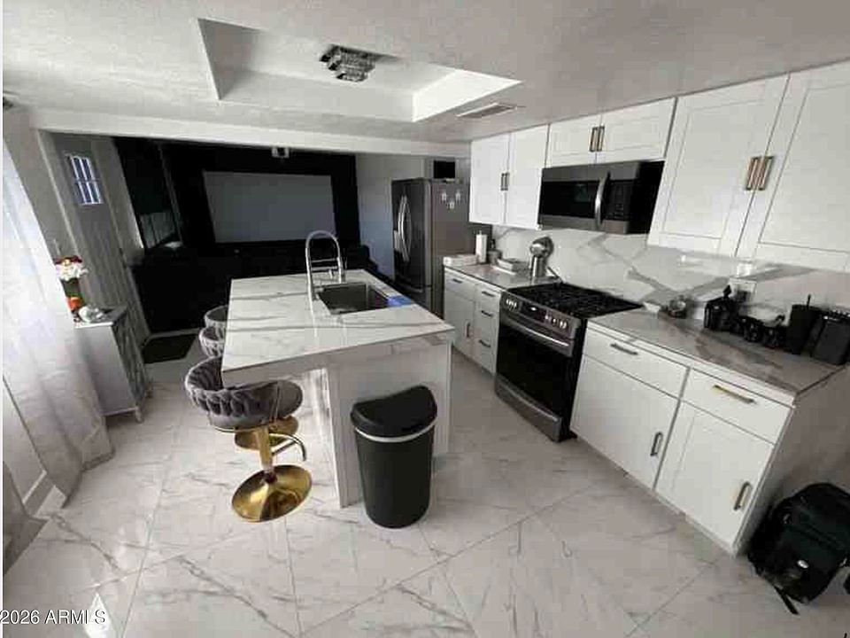 1st image of 8830 W GLENROSA Avenue