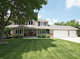 792 Ashley Dr, Chaska, MN 55318