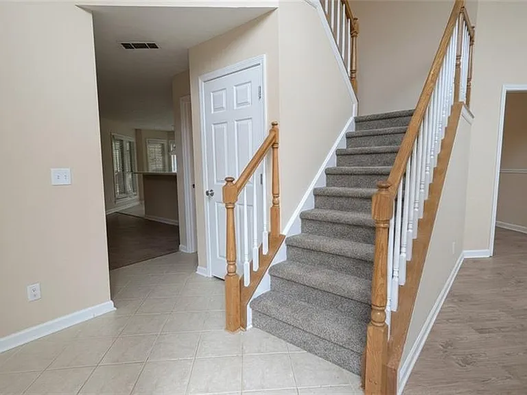 710 Suwanee Lakes Cir — Photo 4