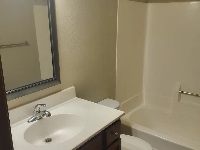 Regency East Apartments — Photo 8