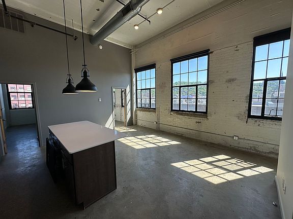 5th image of 1632 Central Pkwy APT 505