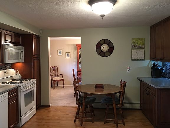 Eat-in Kitchen