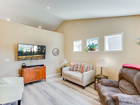 2nd image of 20938 Glade Ave