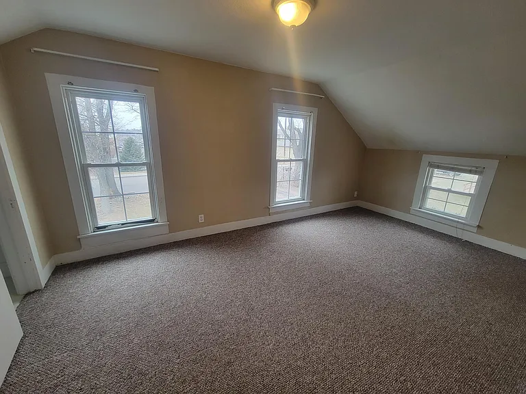 1071 Lincoln Ln — Photo 7