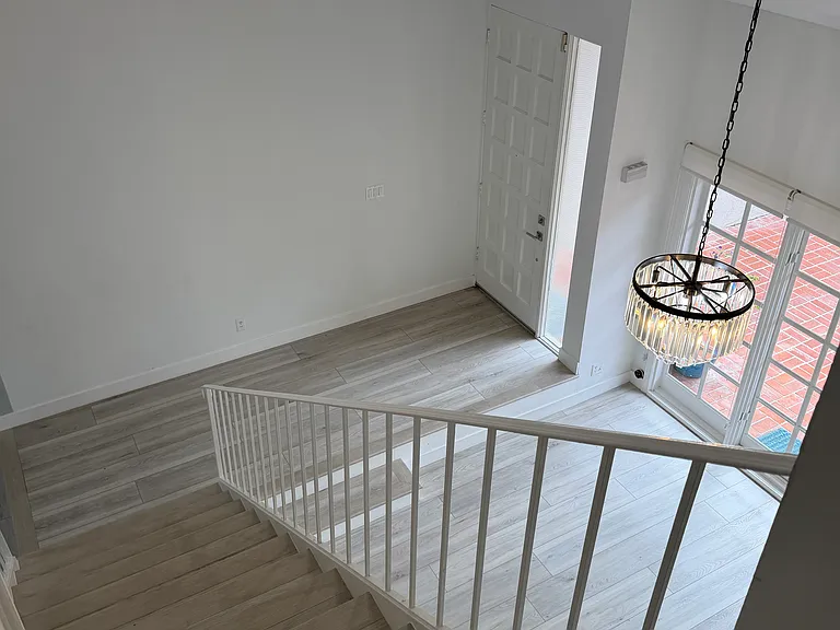 446 Vista Roma — Photo 31