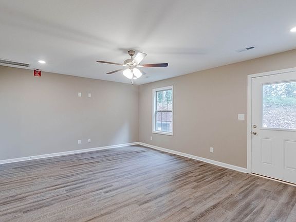 4th image of 135 Country Ln Unit 202