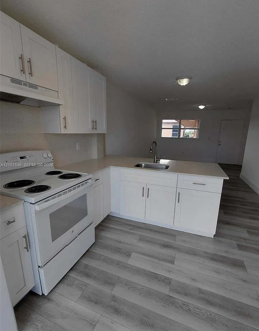 Las Villas Segovia Condo — Photo 4