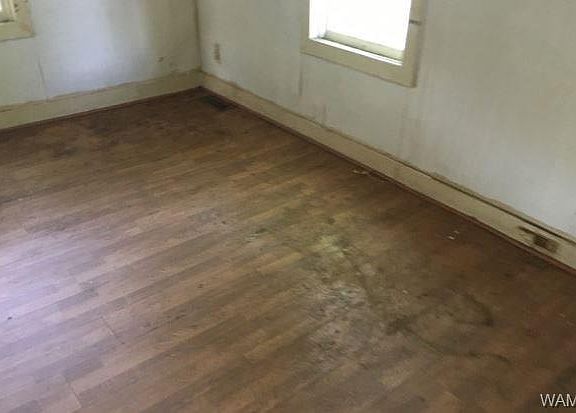 3rd image of 536 41st St