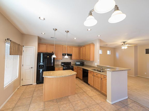 4th image of 2682 E Wesson Dr