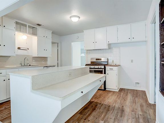 5th image of 4006 Woodcraft St