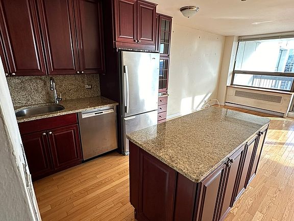 4th image of 1460 N Sandburg Ter APT 2907