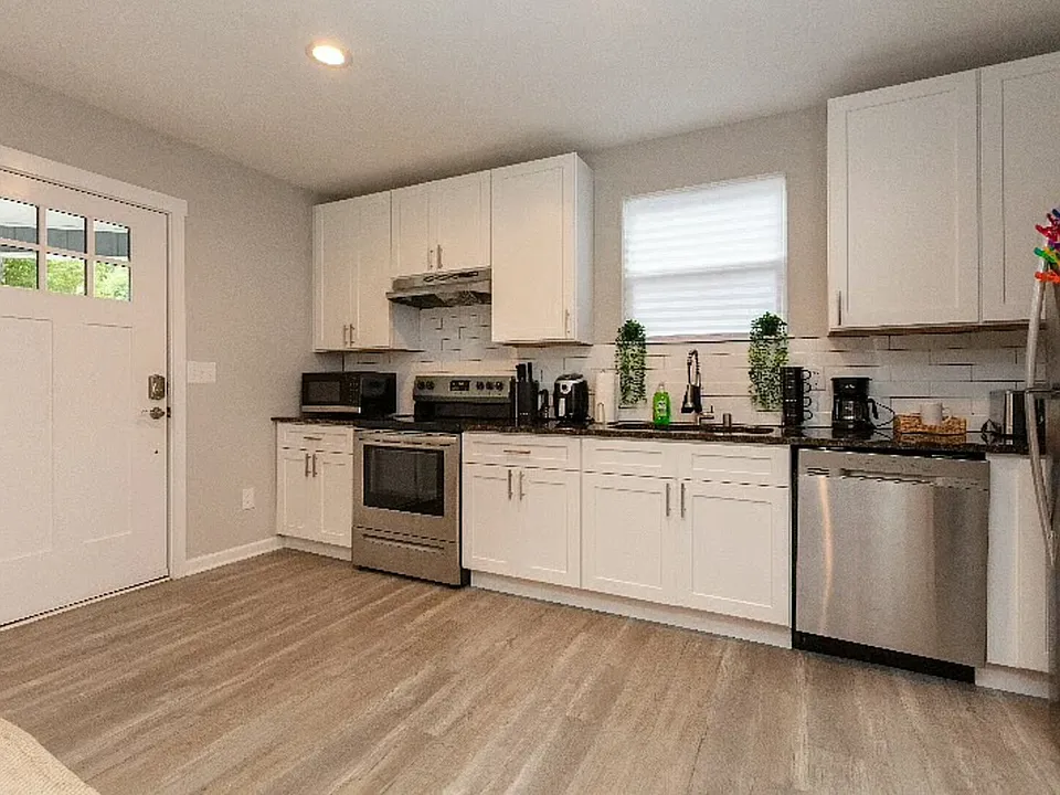 Cabarrus Ave E