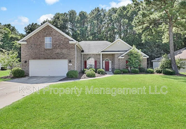121 Tappan Zee Dr — Photo 1