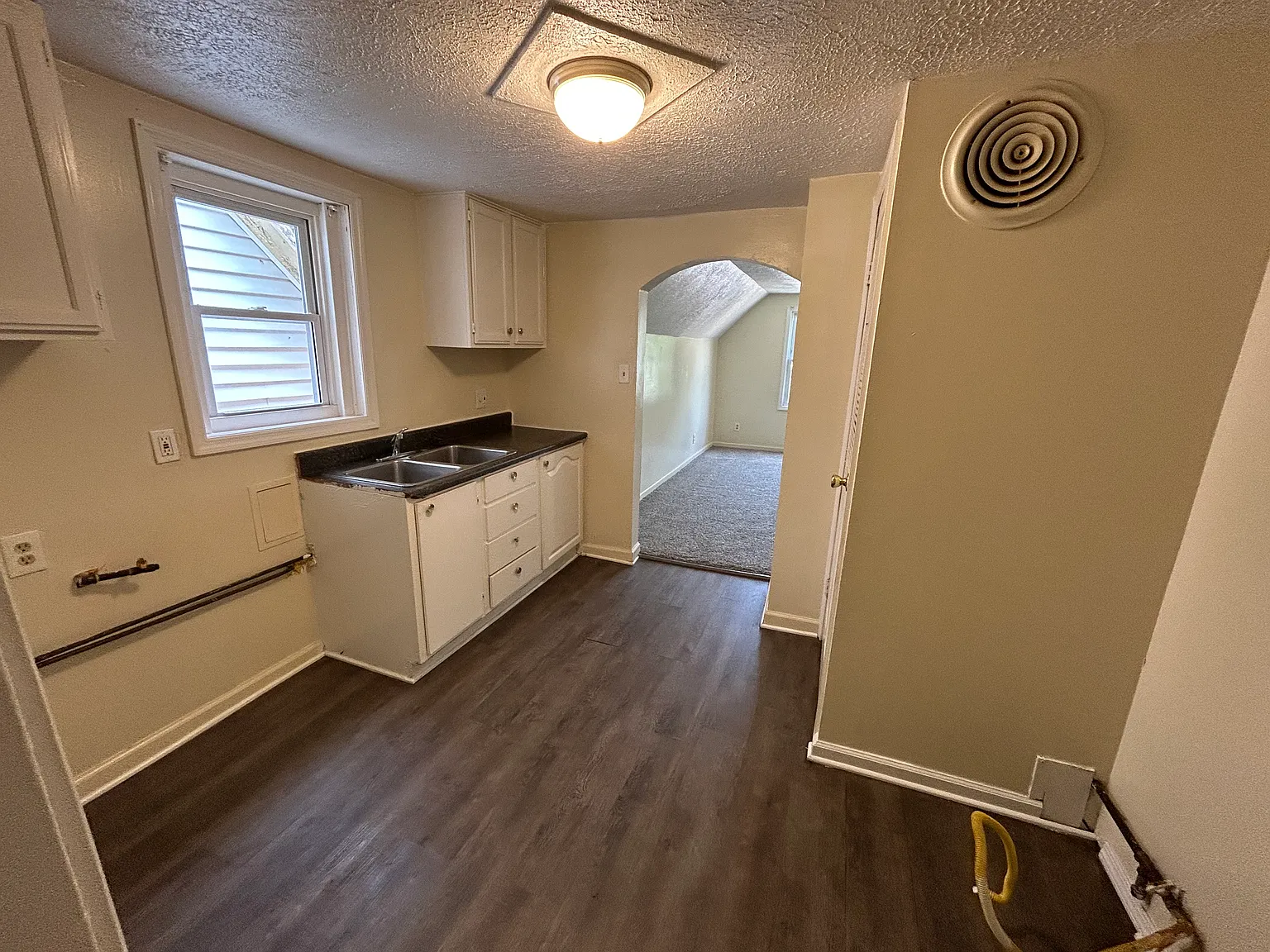 Studio, 300 sqft, $525 — Photo 3