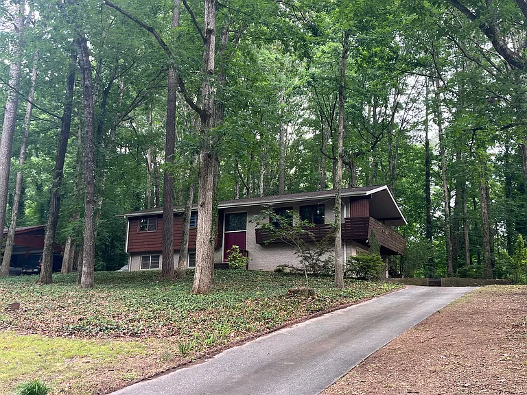 2906 Branchwood Dr — Photo 3