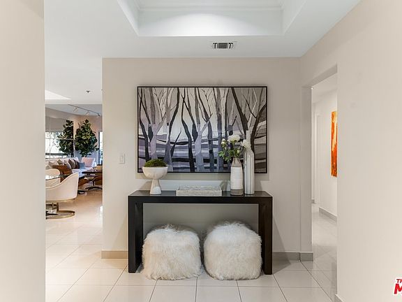3rd image of 410 S Barrington Ave APT 106