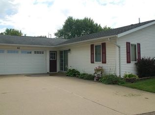 411 Lakeside Dr, Fairbank, IA 50629