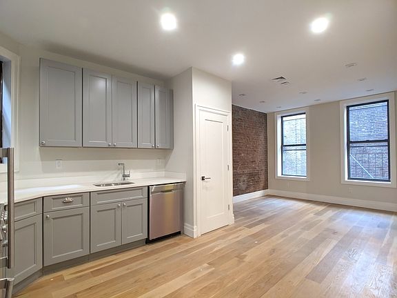 2nd image of 221 E 10th St #200