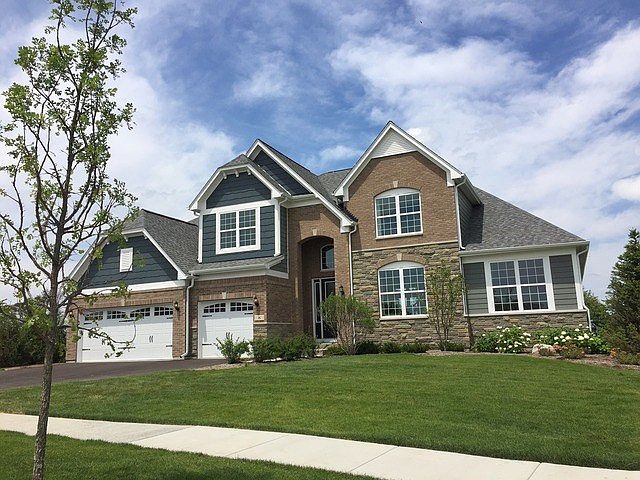 1st image of 8 Hawthorn Dr